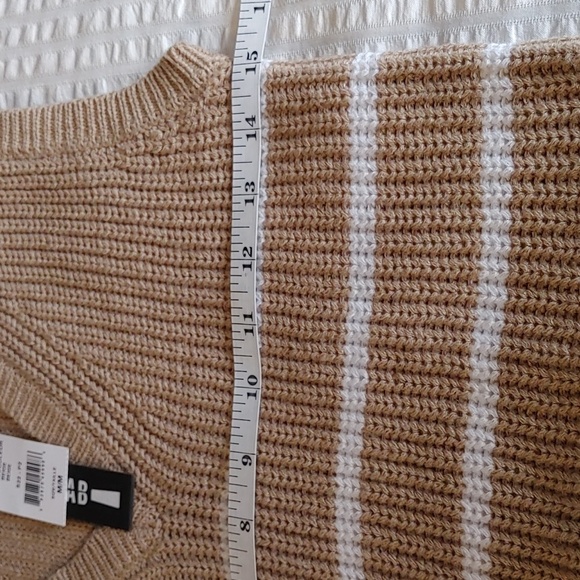 NWT Tan & White Striped Knit V-Neck Vest - Picture 5 of 10